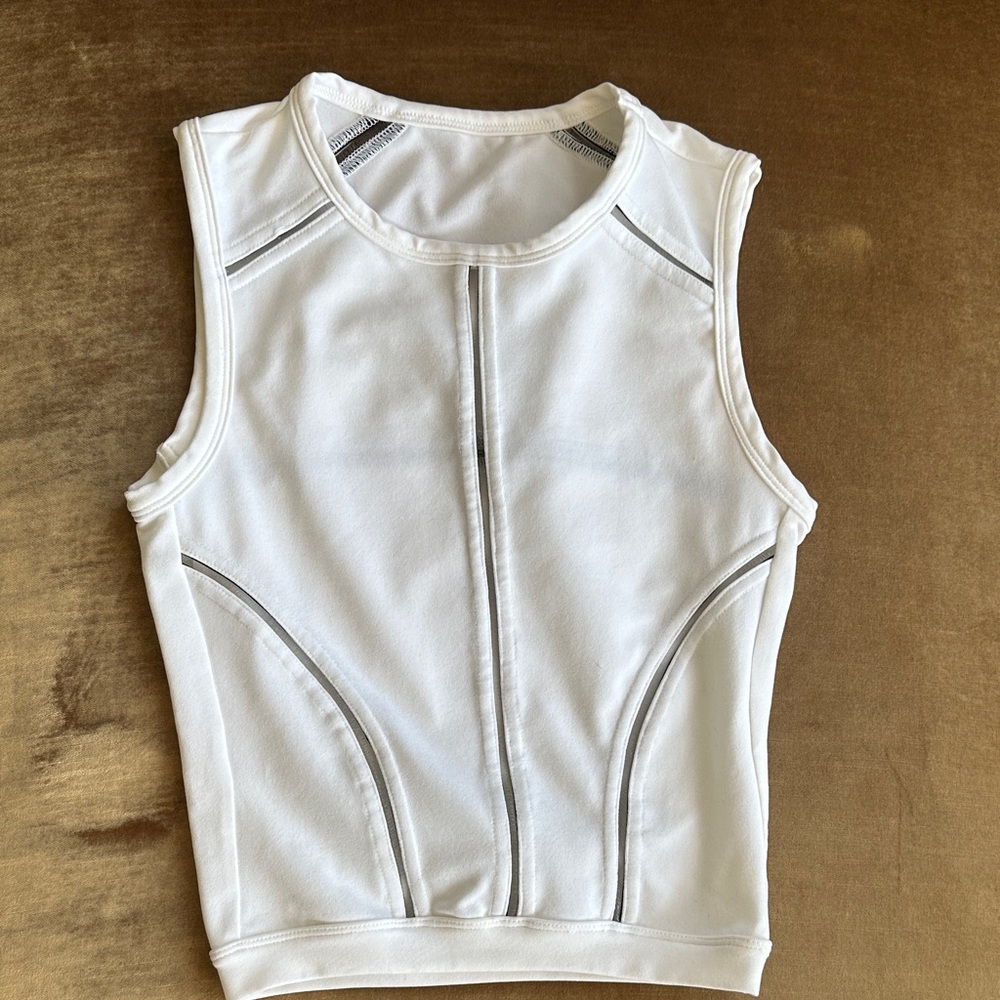 4 way stretch Sports top Small White moisture wicking Sheer inserts trim SnagFit